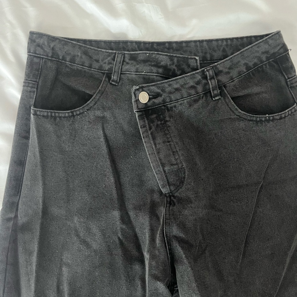 Cross over baggy black jeans